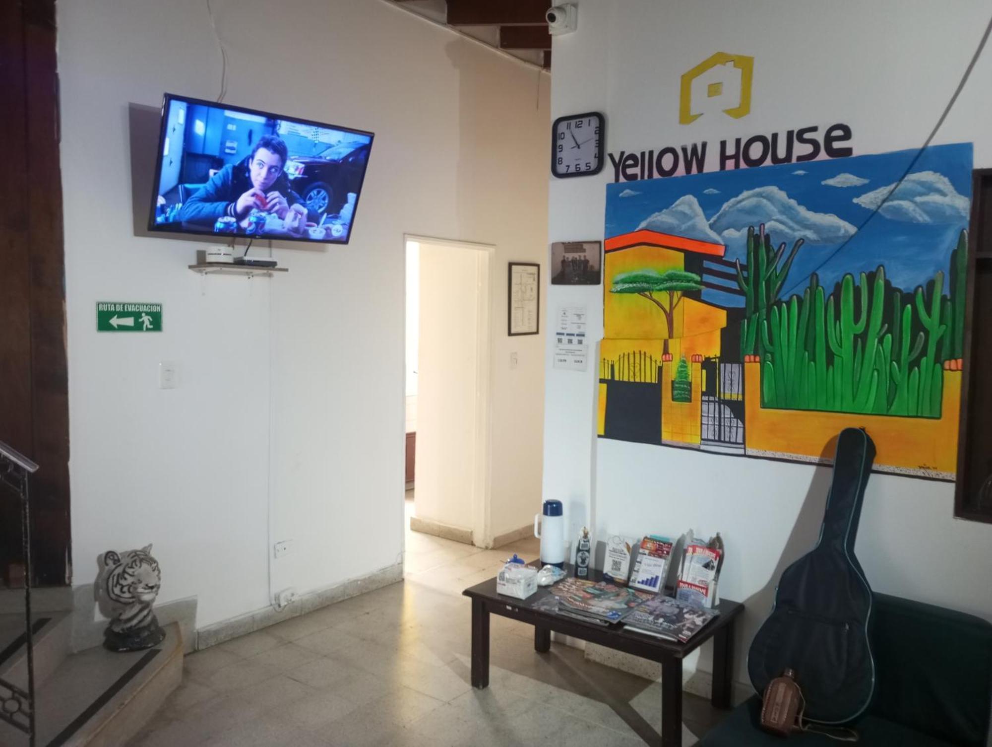 Yellow House Hostel Medellin Exterior photo